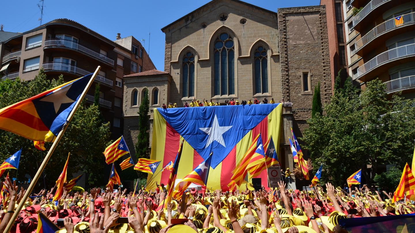 Catalan referendum: How FC Barcelona found themselves at centre of issue -  BBC Sport