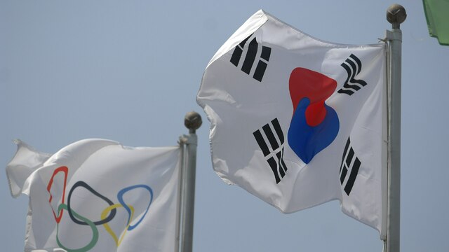 2560px-Olympic_and_South_Korean_flag.jpg