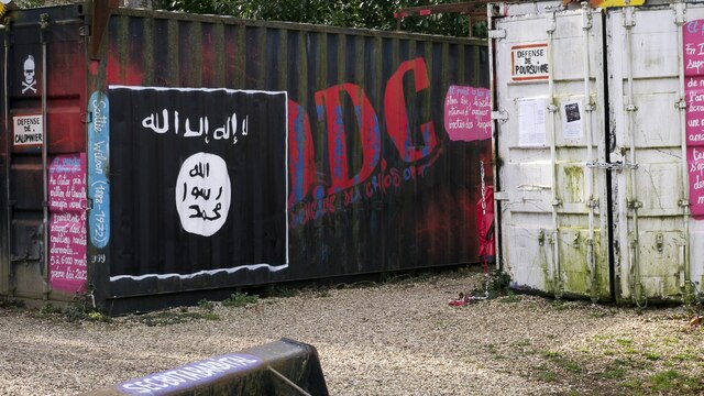 Flag_of_Islamic_State_(St.-Romain-au-Mont-d'Or).jpg