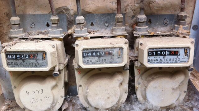 gas-meter-old-damaged-flow-meter-c9c12612a64264e35a940f787a2f53c4.jpg