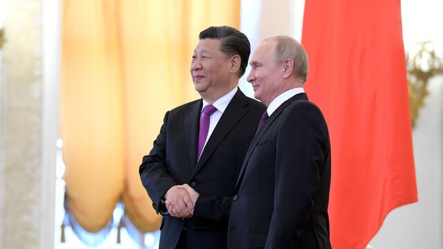 Vladimir_Putin_and_Xi_Jinping_(2019-06-05)_03.jpg