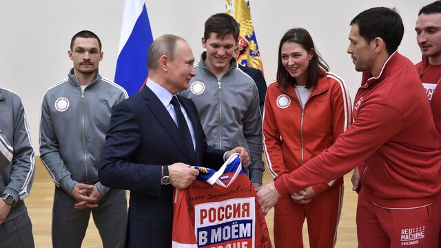 Vladimir_Putin_meets_with_Russian_sportsmen_–_participants_of_the_XXIII_Olympic_winter_games_10.jpg