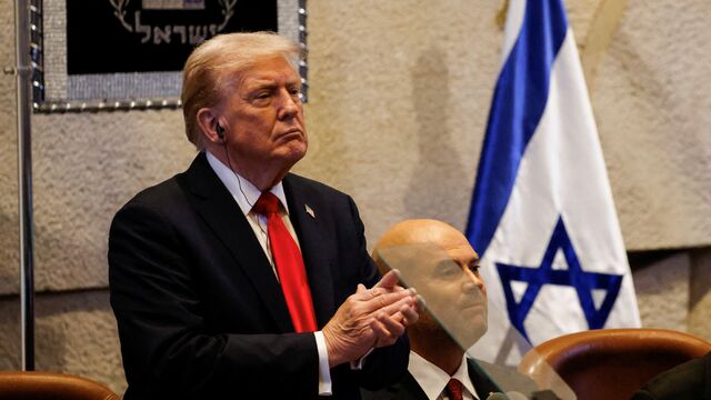 2025-10-13T103153Z_148736509_RC2YAHA2ZOUJ_RTRMADP_3_ISRAEL-PALESTINIANS-TRUMP.JPG